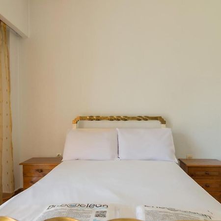 Sunny Apartment For 4 Ppl In Kerameikos Atenas Exterior foto