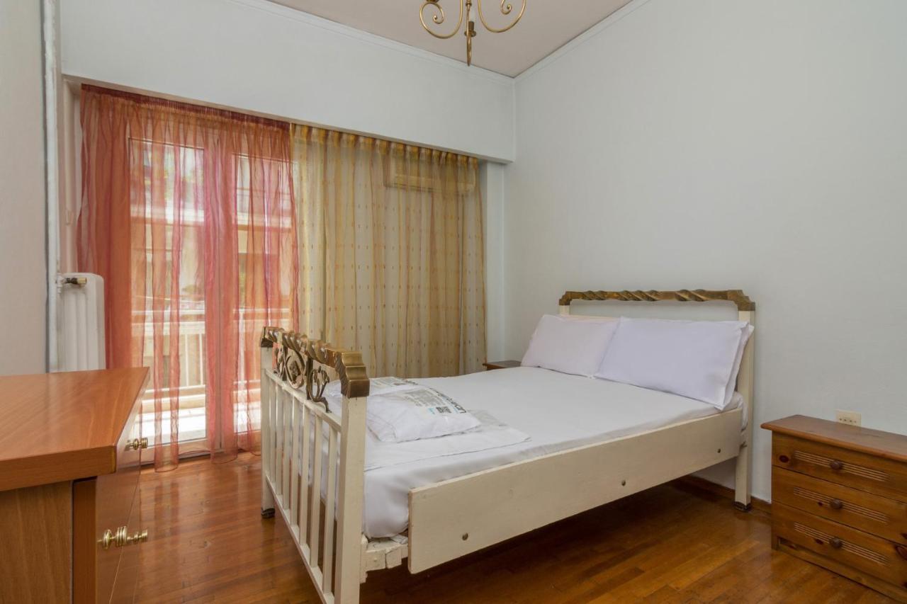 Sunny Apartment For 4 Ppl In Kerameikos Atenas Exterior foto